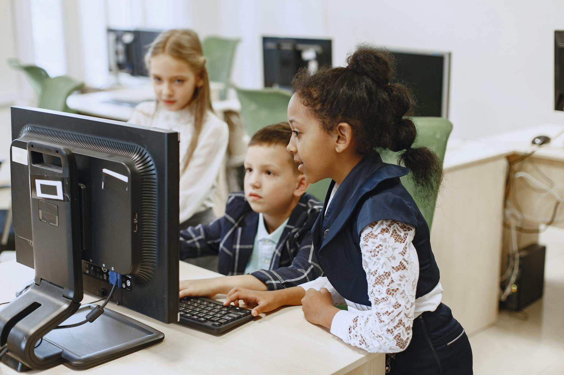 children using a computer